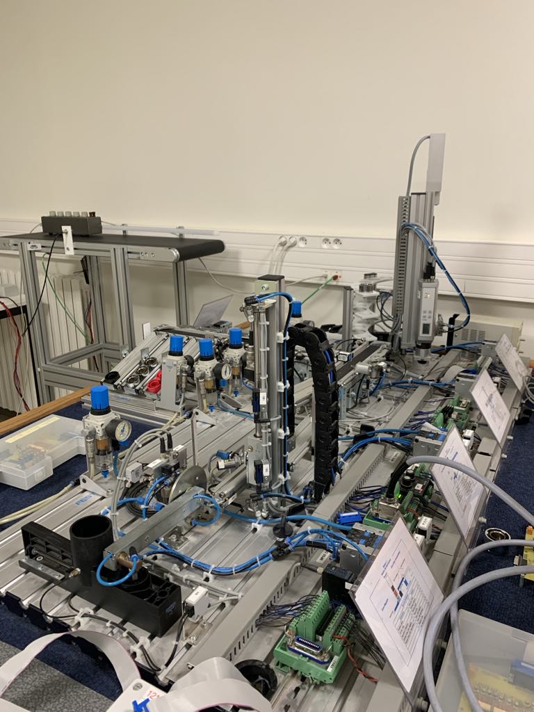 Pneumatic control station